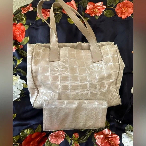 Chanel bundle Chanel bundle display picture 1